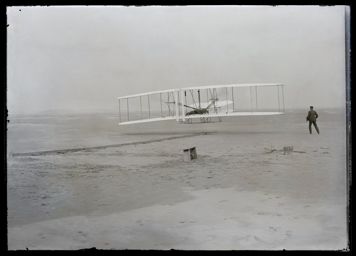 John T Daniels image of the first flight photographed by John T Daniels