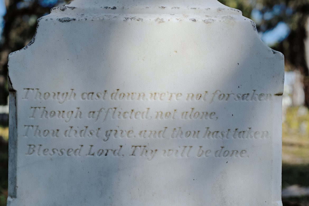 gravestone in the Apalachicola cemetery photographed by luxagraf