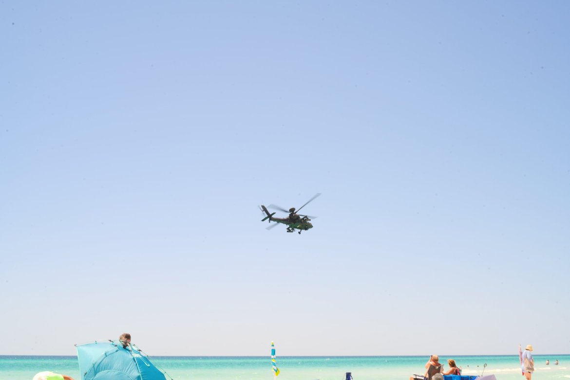 apache helicopter flying low over the beach photographed by luxagraf