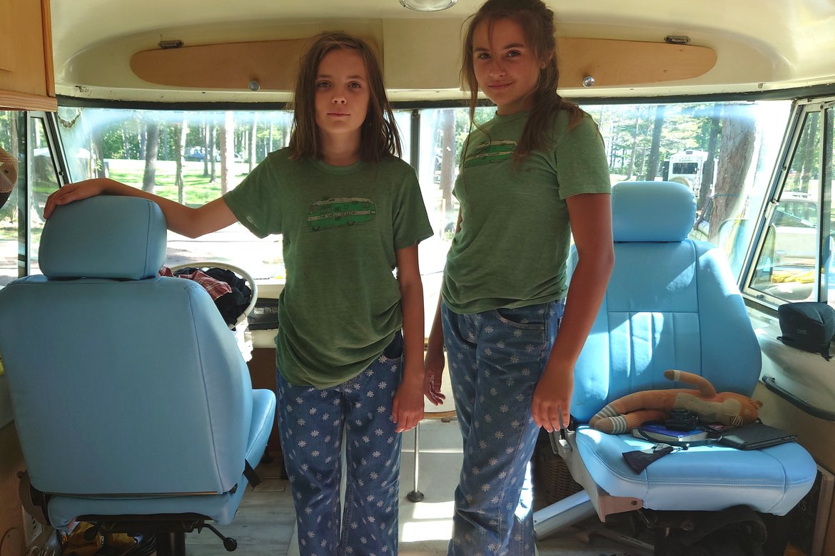 The girls in the bus with matching clothes photographed by luxagraf