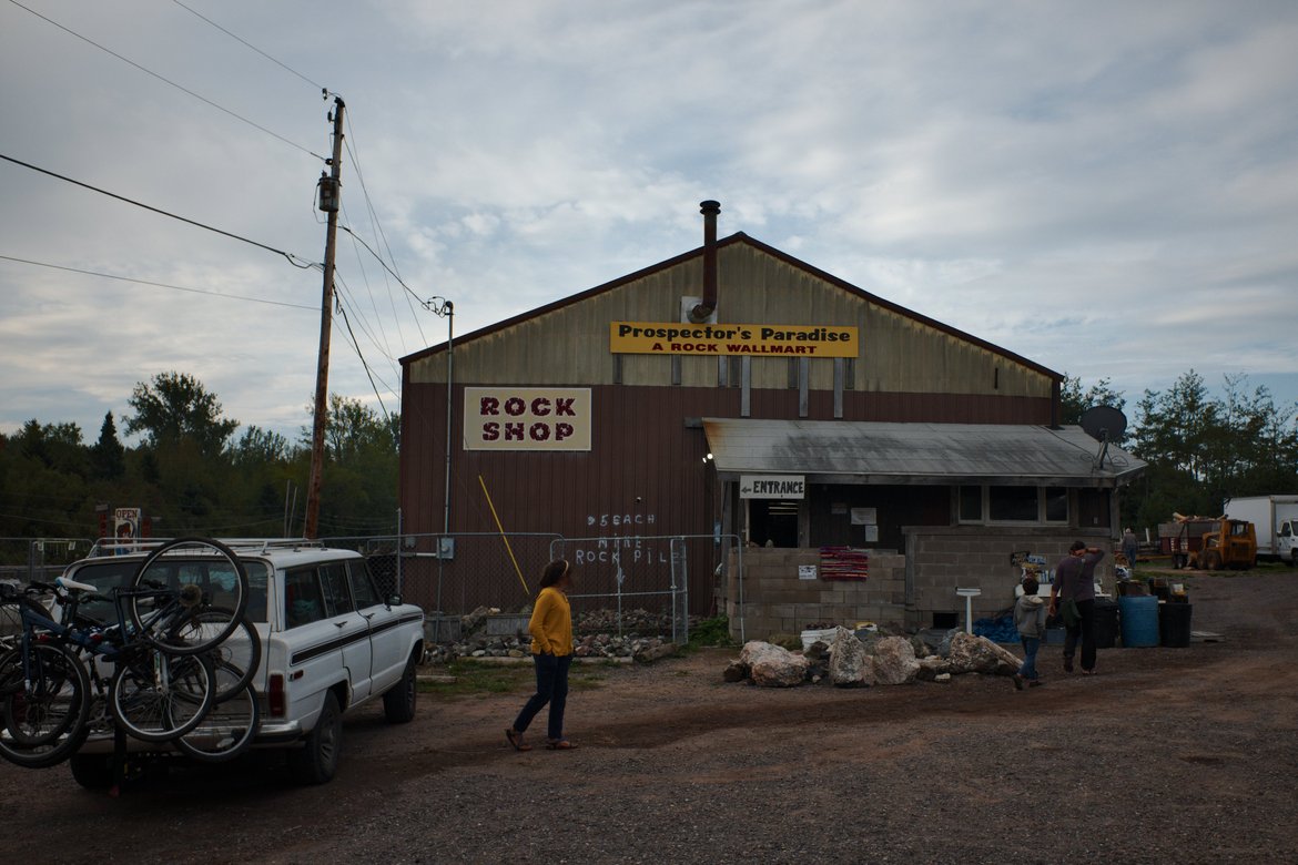 rock shop in the keweenaw photographed by luxagraf
