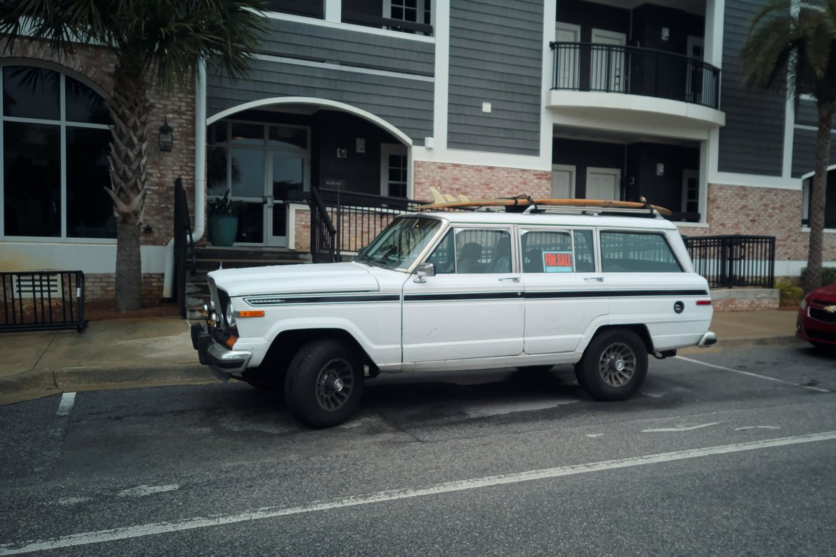 old jeep wagoneer photographed by luxagraf