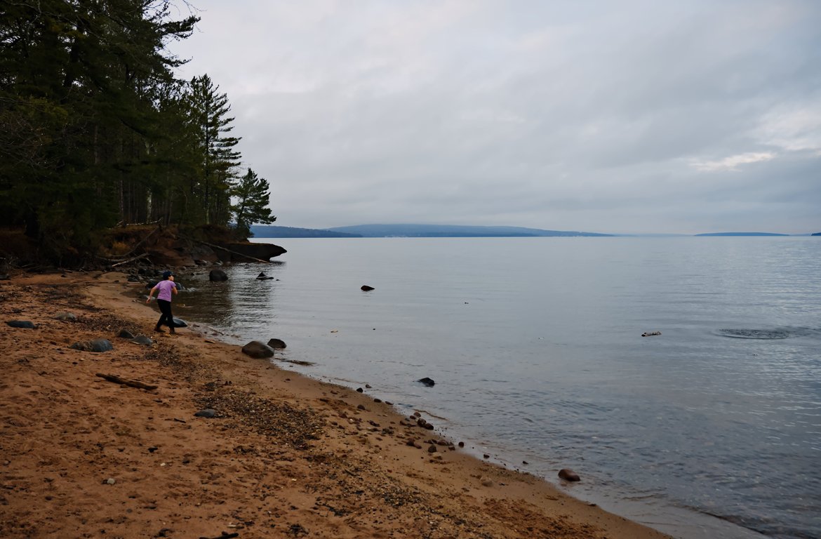 boy throwing rocks on the lake shore photographed by Scott Gilbertson