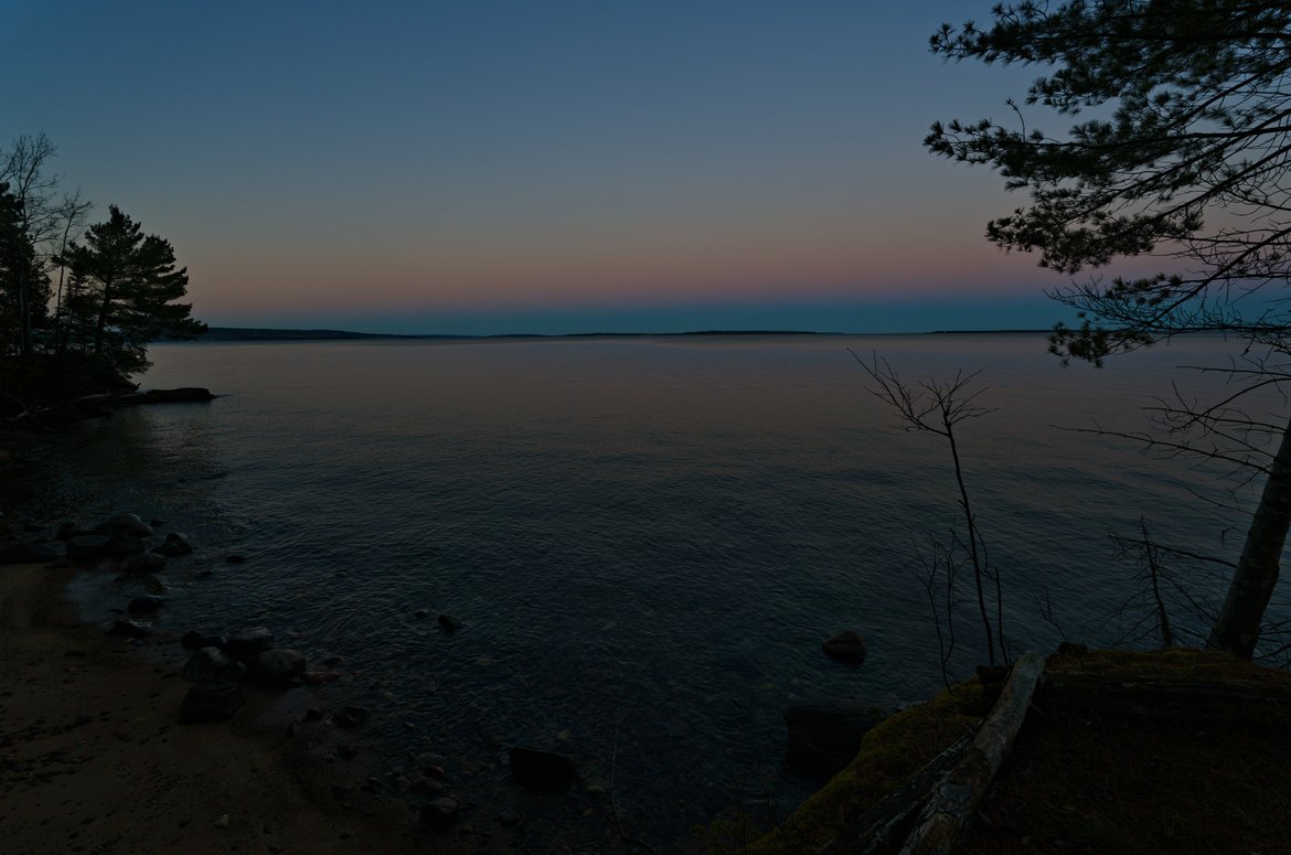 sunset glow over lake superior photographed by Scott Gilbertson