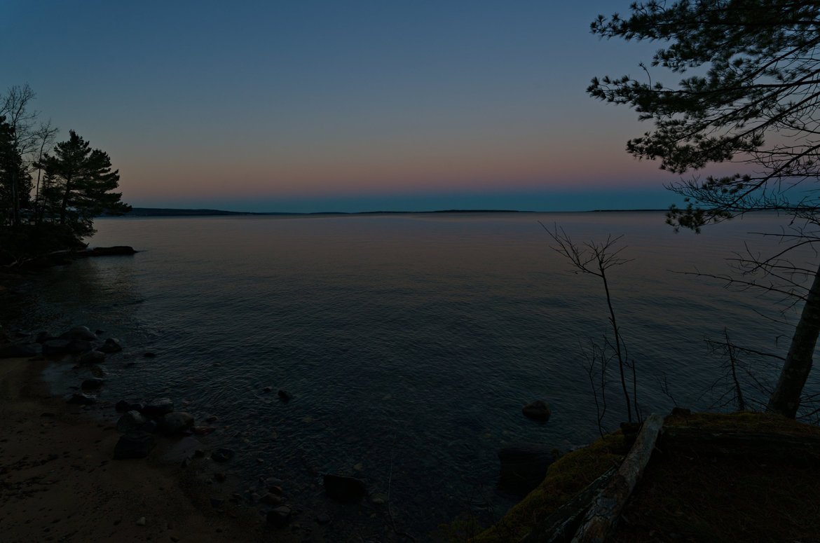 dusk over lake superior photographed by Scott Gilbertson