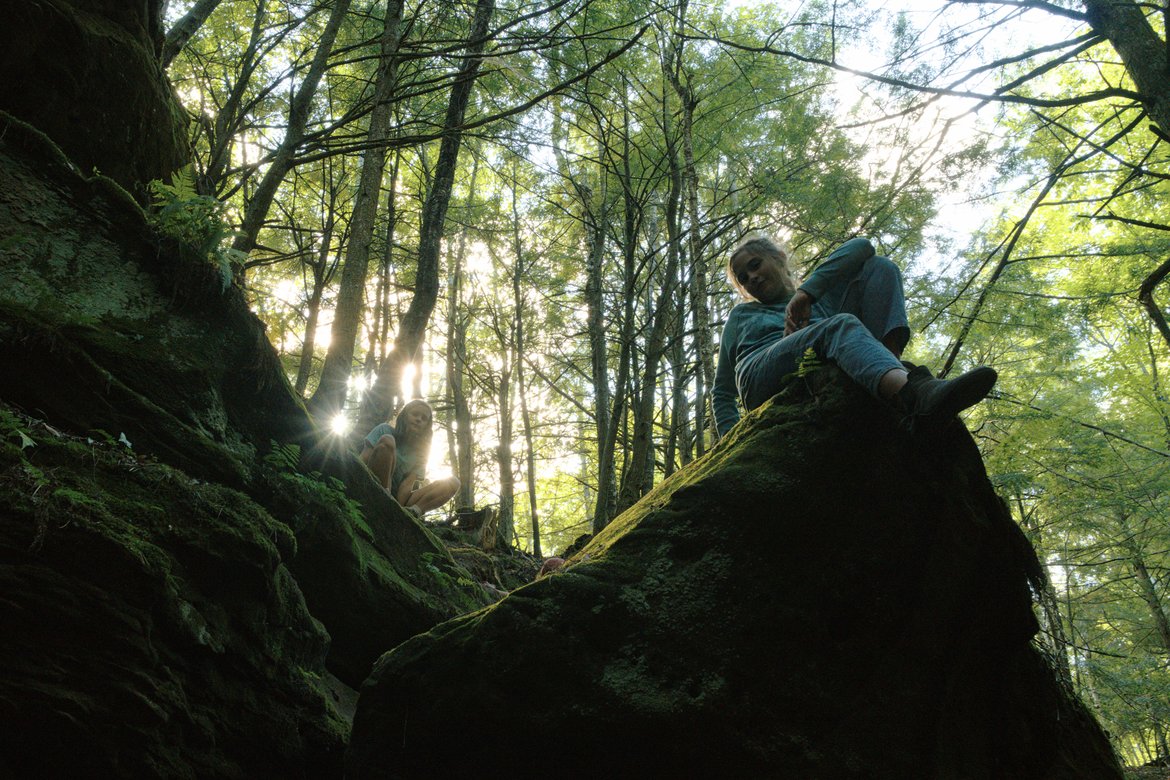 kids sitting on rocks photographed by Scott Gilbertson