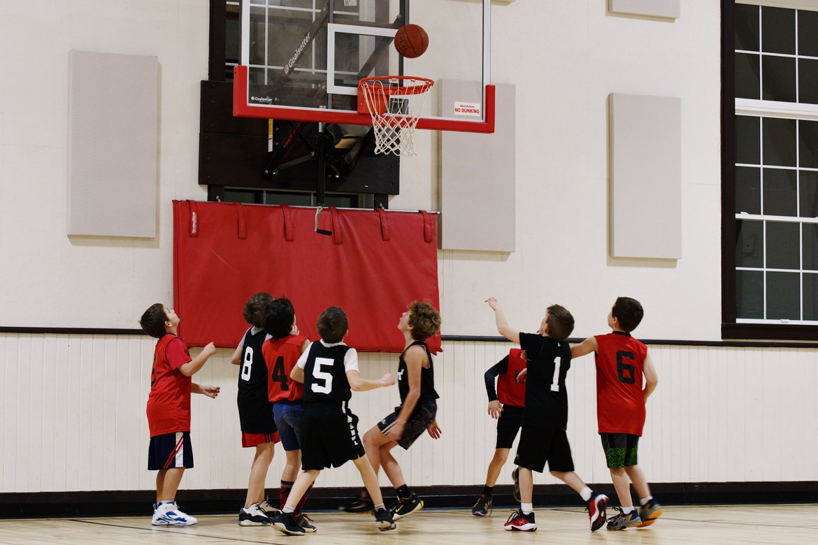 kids waiting for the rebound photographed by Scott Gilbertson