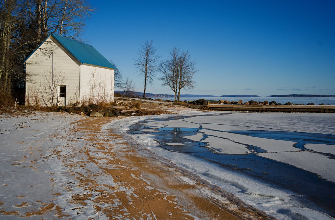 ice on the shores of lake superior photographed by Scott Gilbertson