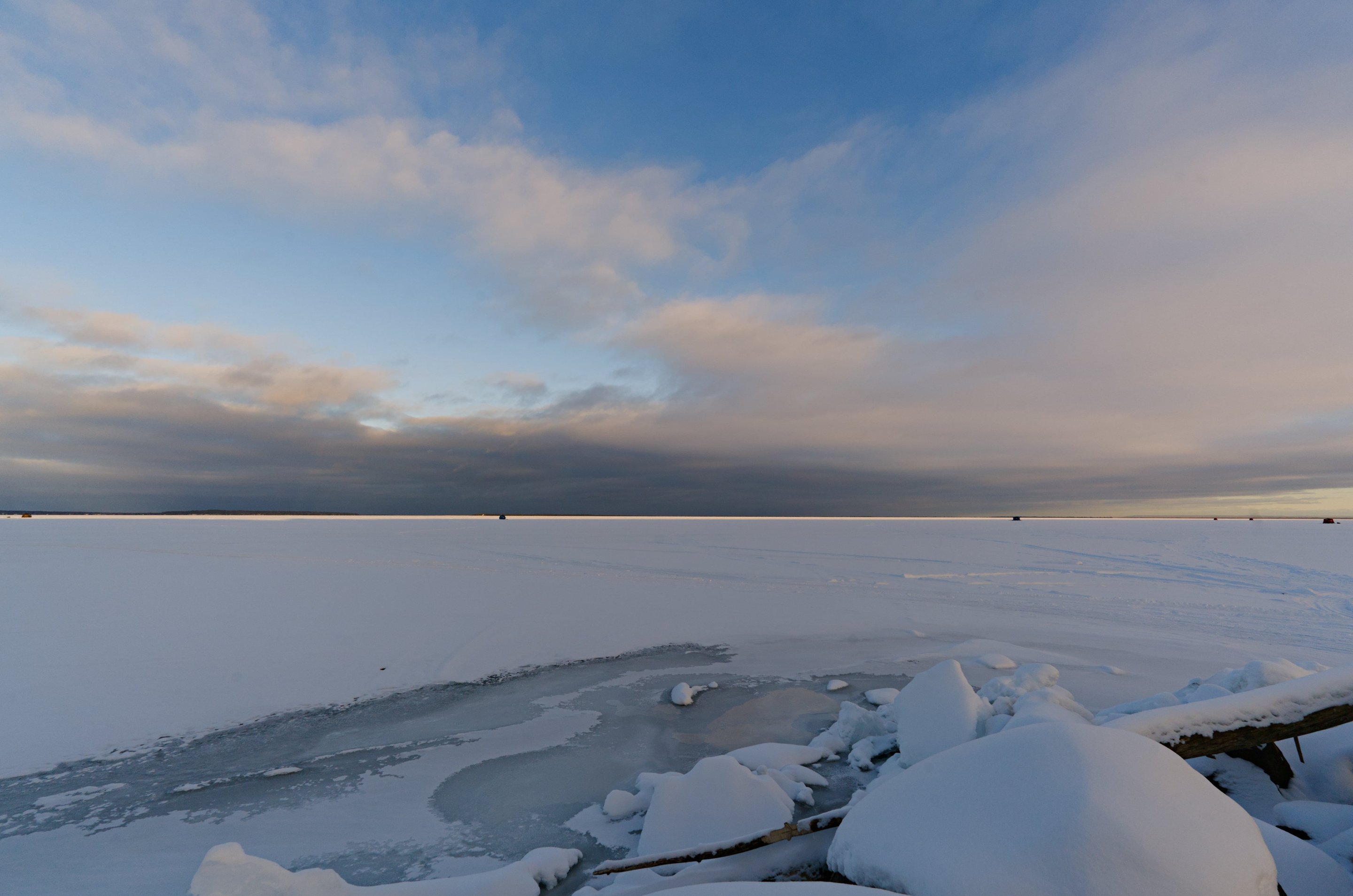 lake superior iced over photographed by Scott Gilbertson