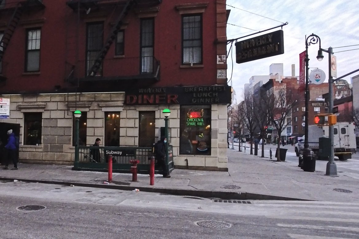 Waverly diner photographed by Scott Gilbertson