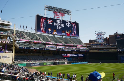 Twins vs astros Target field 2025 photographed by Scott Gilbertson
