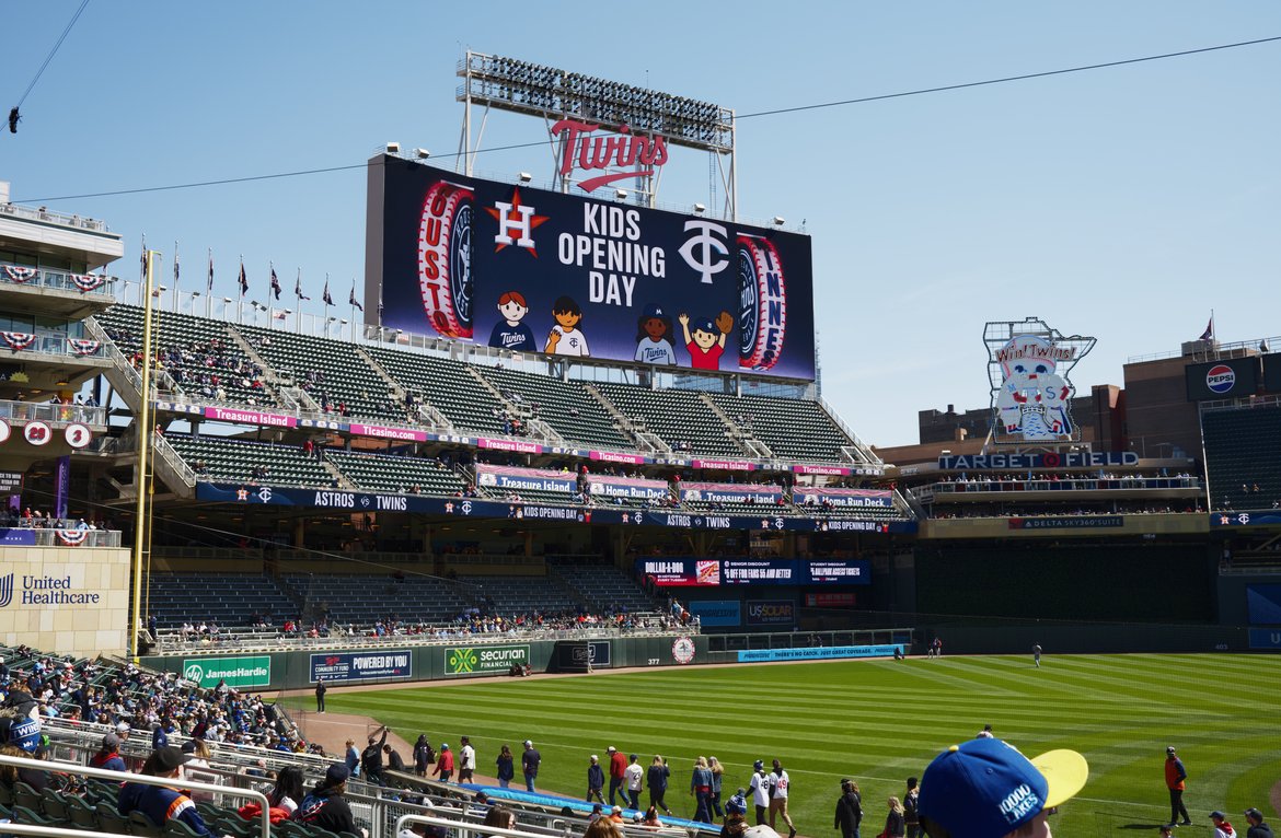 Twins vs astros Target field 2025 photographed by Scott Gilbertson