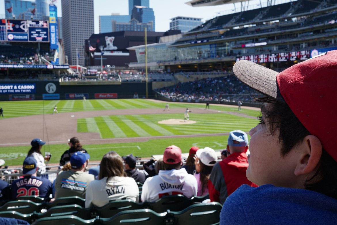 watching baseball at target field photographed by Scott Gilbertson