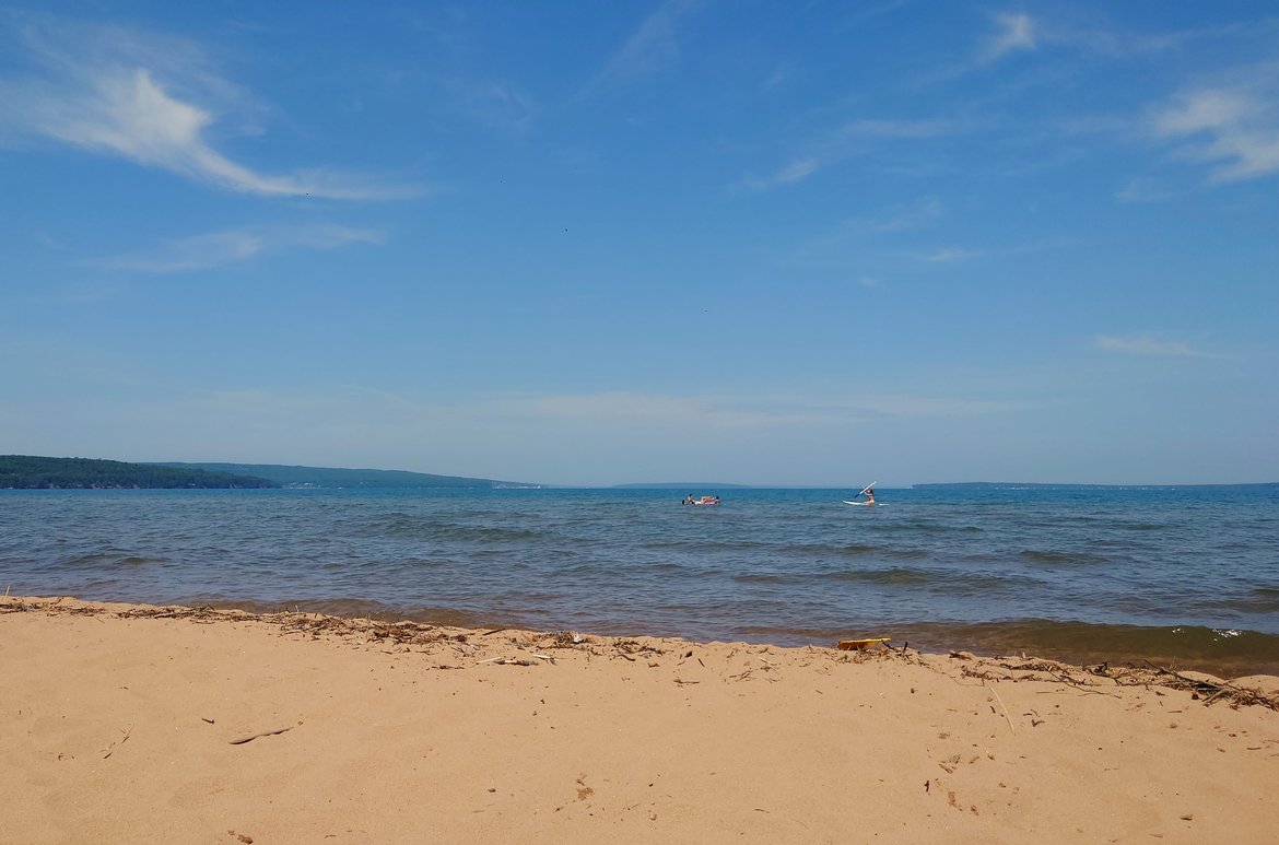 shoreline of lake superior photographed by Scott Gilbertson