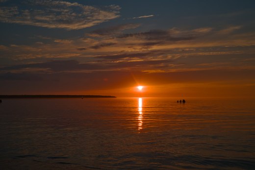 sunset over lake superior photographed by Scott Gilbertson