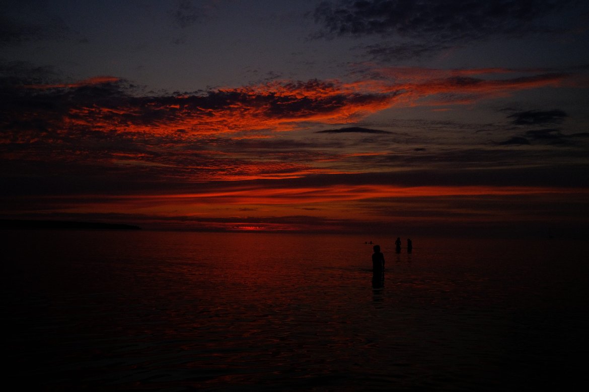 sunset on the shore of lake superior photographed by Scott Gilbertson