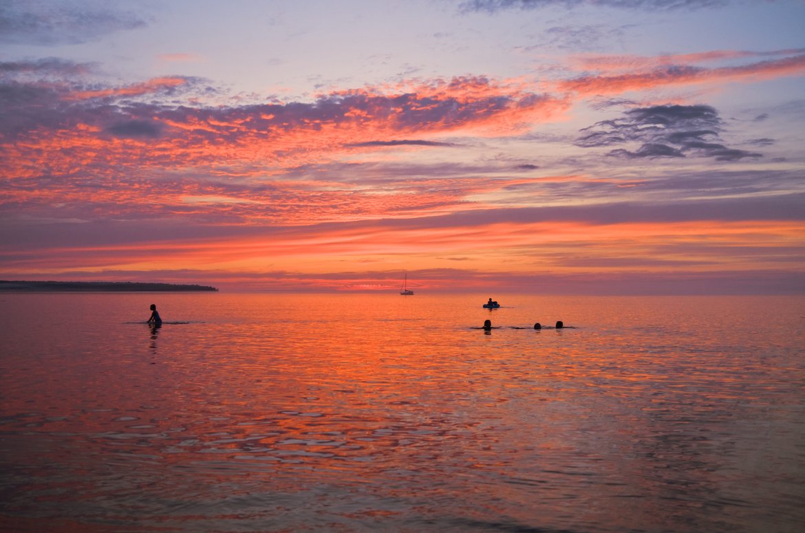 sunset over lake superior photographed by Scott Gilbertson