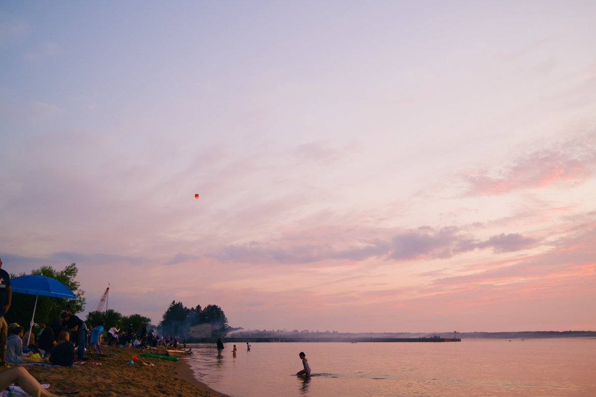 sunset on the shore of lake superior photographed by Scott Gilbertson