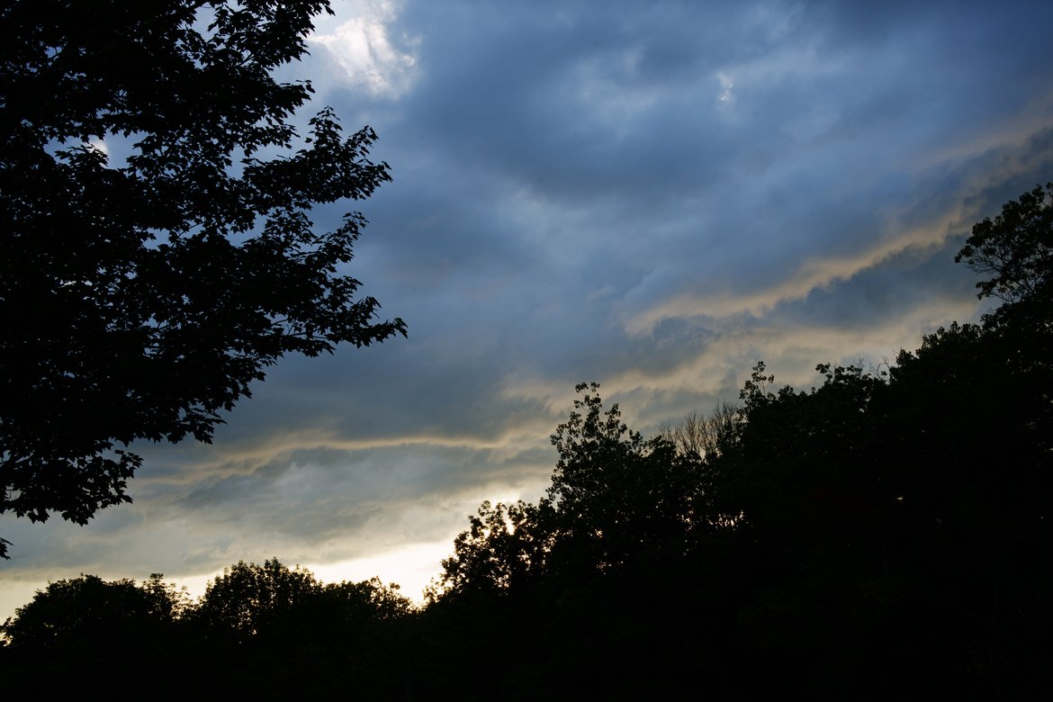 storm clouds on the horizon photographed by Scott Gilbertson