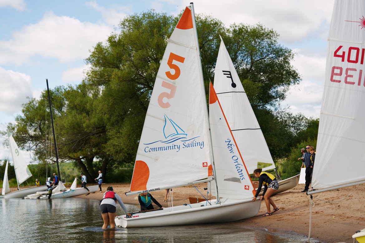 launching a 420 from the shore photographed by Scott Gilbertson