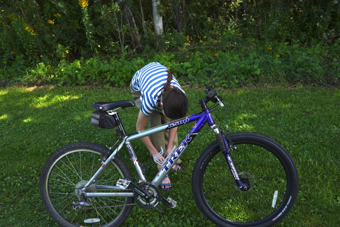 riding bikes on the shore of lake superior photographed by Scott Gilbertson