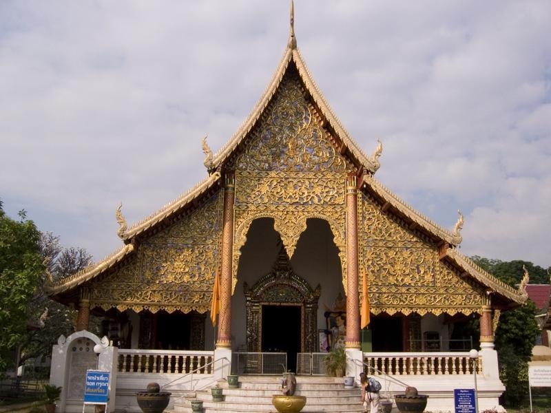 Thailand- Chiang Mai_Wat Chiang Man1_8_06_01