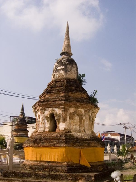 Thailand- Chiang Mai_3 Kings1_8_06_02