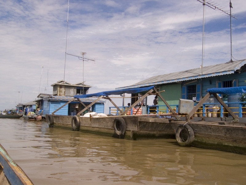 Cambodia_Floating Village_3_15_06_07