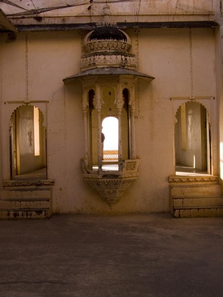 India-Udaipur Monsoon Palace_11_27_05_07